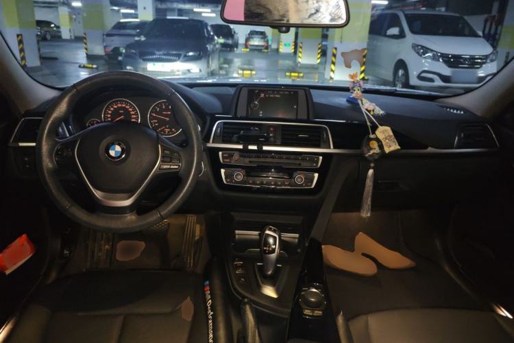 Used BMW 3 Series 2017 320Li Fashion Model Center Console