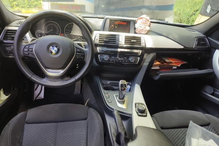 Used BMW 3 Series 2017 320i M Sport Center Console