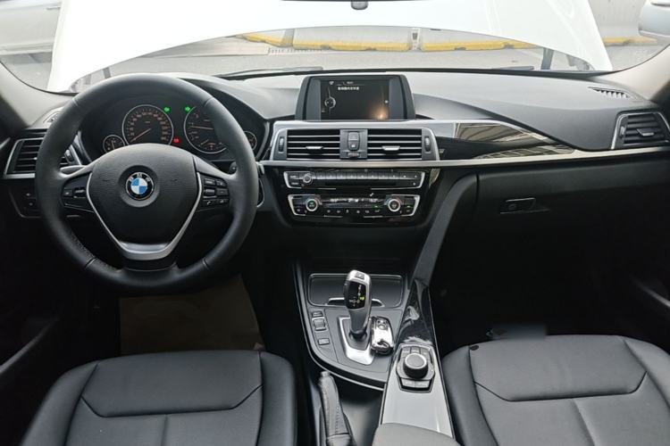 Used BMW 3 Series 2017 320Li Fashion Model Center Console