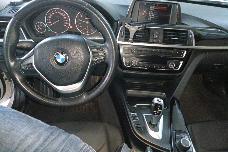 Used BMW 3 Series 2017 320Li Fashion Model Center Console