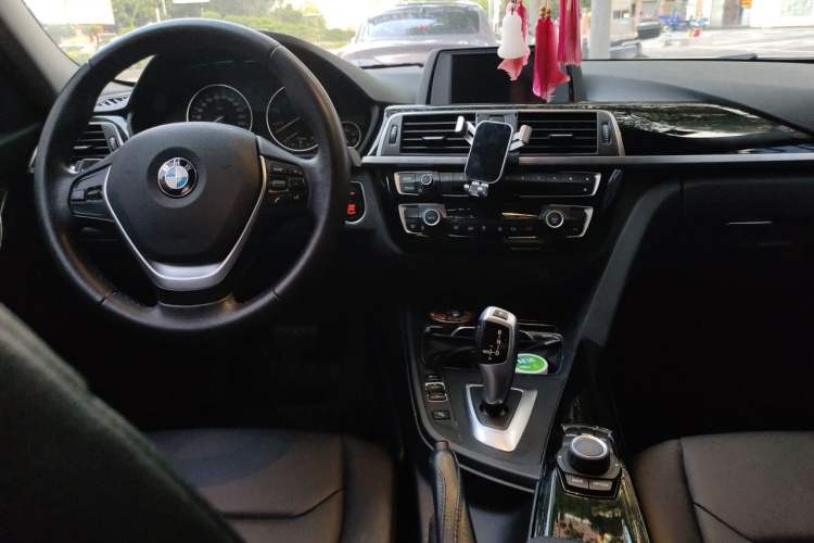 Used BMW 3 Series 2017 320Li Fashion Model Center Console