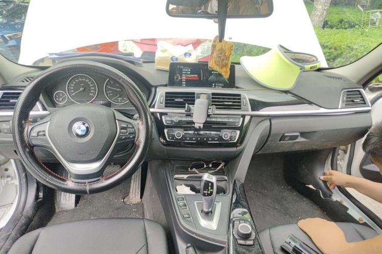 Used BMW 3 Series 2017 320Li Fashion Model Center Console