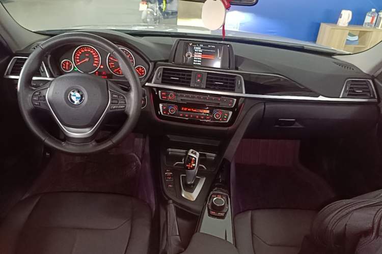 Used BMW 3 Series 2017 320Li Fashion Model Center Console