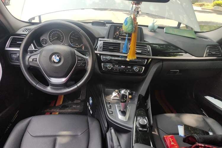 Used BMW 3 Series 2017 320Li Fashion Model Center Console