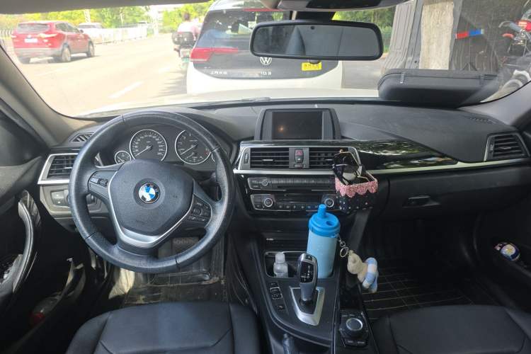 Used BMW 3 Series 2017 318Li Fashion Model Center Console
