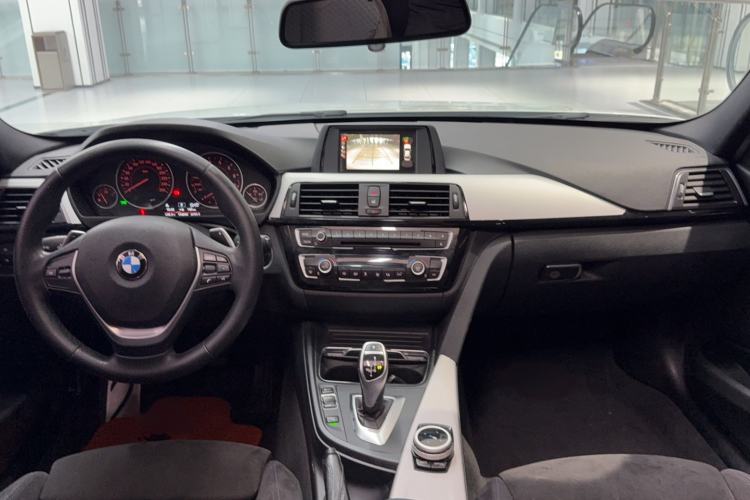 Used BMW 3 Series 2017 320i M Sport Center Console
