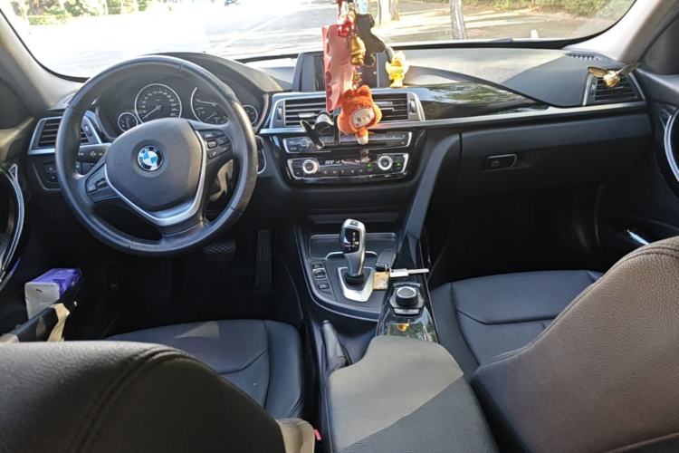 Used BMW 3 Series 2017 320Li Fashion Model Center Console