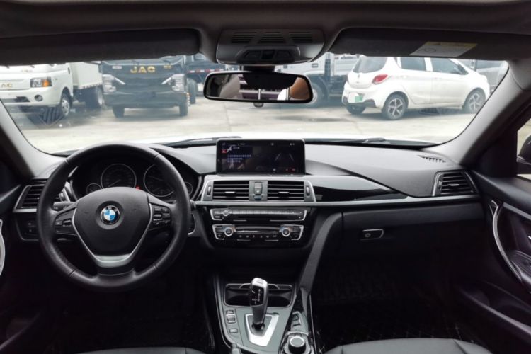 Used BMW 3 Series 2017 318Li Fashion Model Center Console