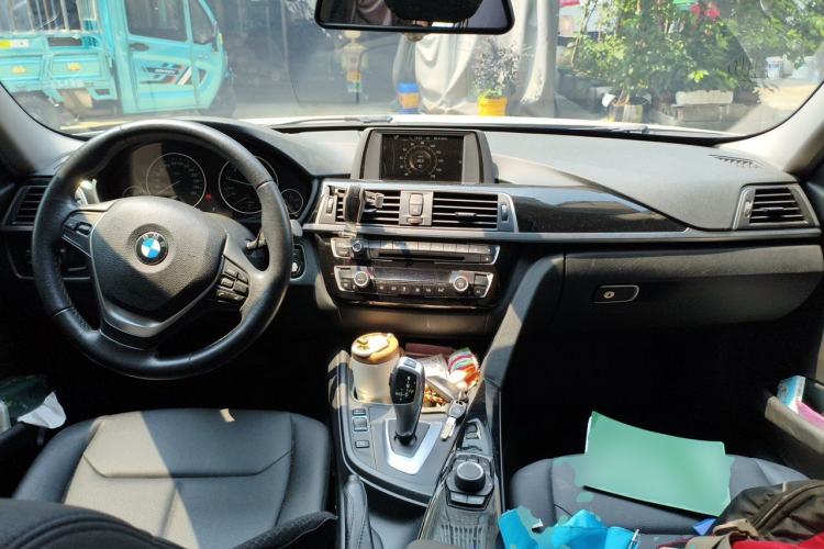 Used BMW 3 Series 2017 318i Fashion Model Center Console