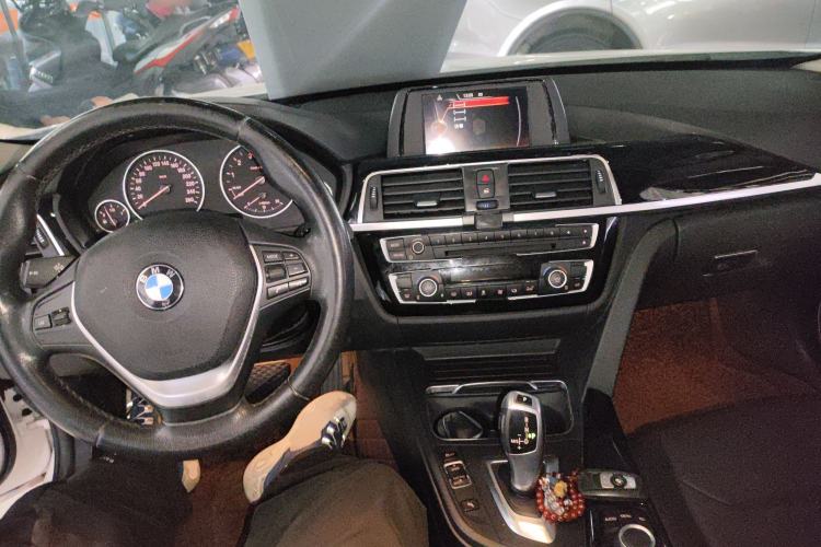 Used BMW 3 Series 2017 320Li Fashion Model Center Console