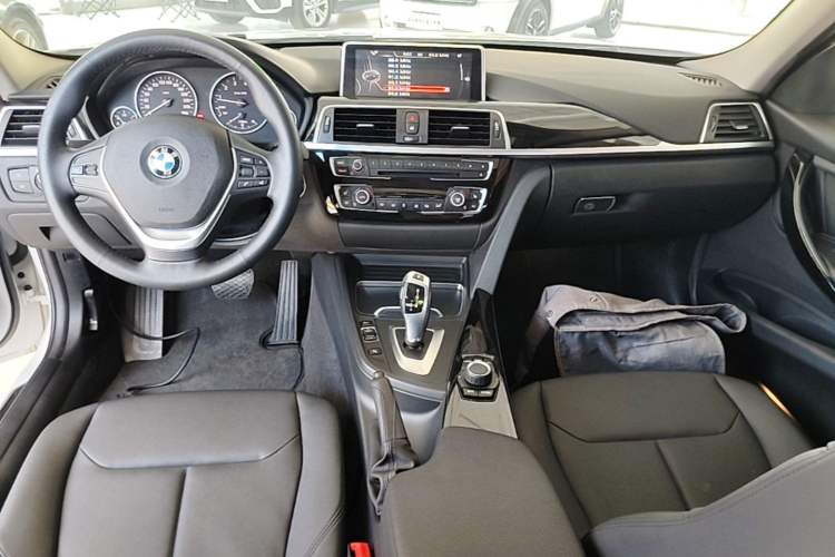 Used BMW 3 Series 2017 320Li xDrive Fashion Model Center Console