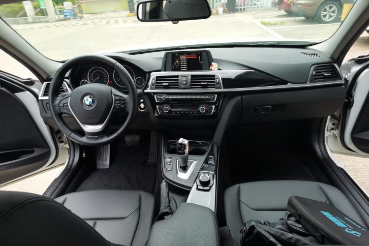 Used BMW 3 Series 2017 320Li Fashion Model Center Console
