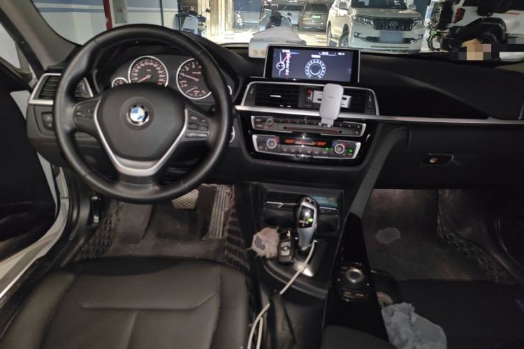 Used BMW 3 Series 2017 320Li Fashion Model Center Console