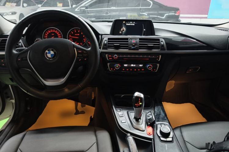 Used BMW 3 Series 2017 320Li Fashion Model Center Console