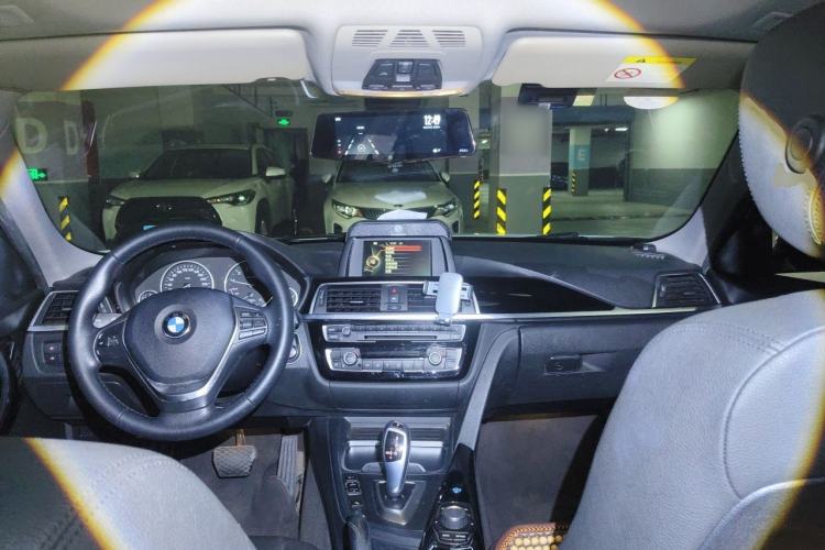 Used BMW 3 Series 2017 318Li Fashion Model Center Console