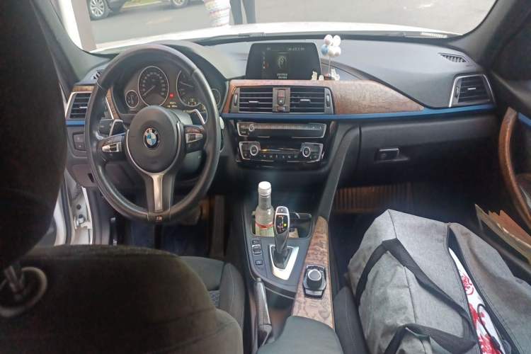Used BMW 3 Series 2017 320i M Sport Center Console