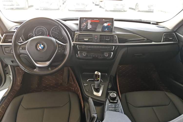 Used BMW 3 Series 2017 318i Fashion Model Center Console