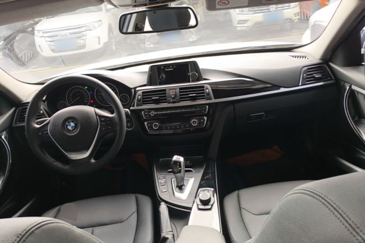 Used BMW 3 Series 2017 320Li Fashion Model Center Console