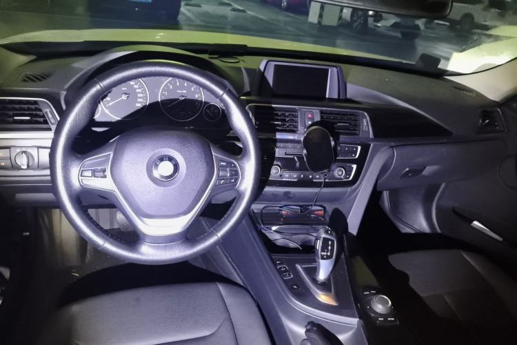 Used BMW 3 Series 2017 320Li Fashion Model Center Console