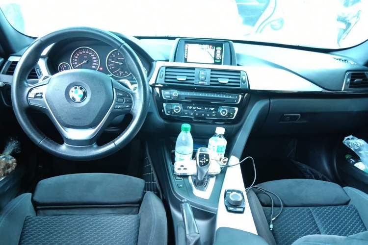 Used BMW 3 Series 2017 320i M Sport Center Console