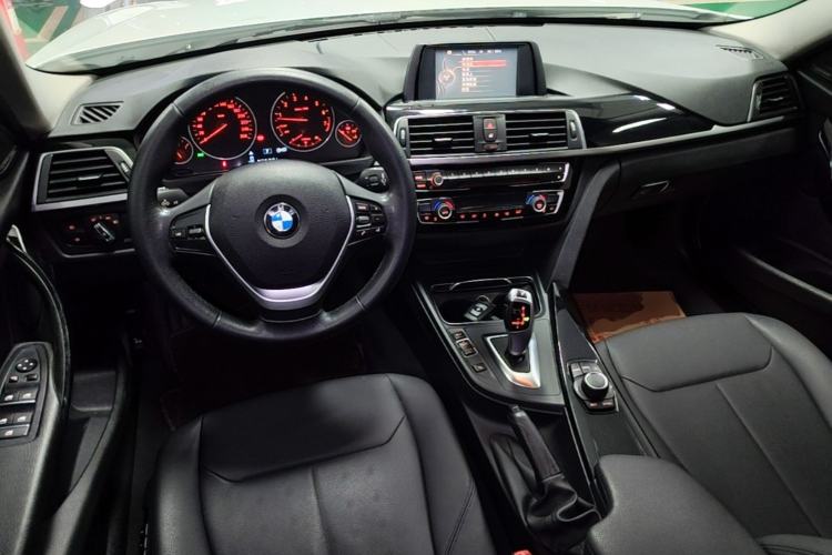 Used BMW 3 Series 2017 320Li Fashion Model Center Console