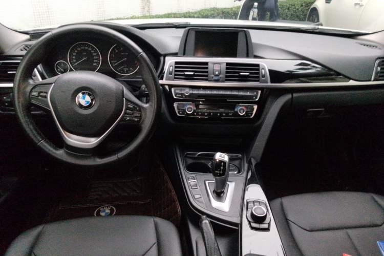 Used BMW 3 Series 2017 320Li Fashion Model Center Console