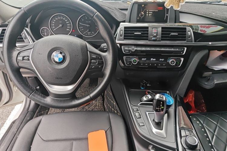 Used BMW 3 Series 2017 320Li Fashion Model Center Console