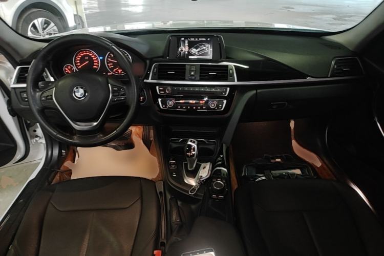 Used BMW 3 Series 2017 318Li Fashion Model Center Console