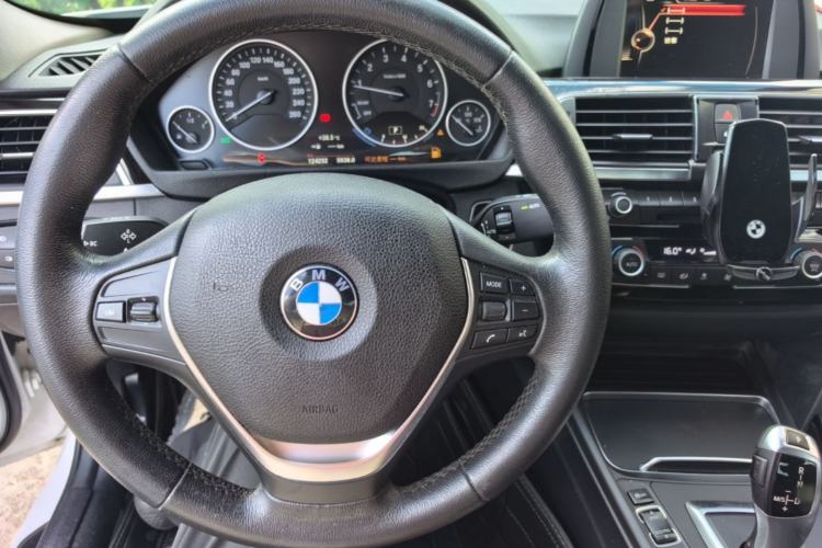 Used BMW 3 Series 2017 320Li Fashion Model Center Console