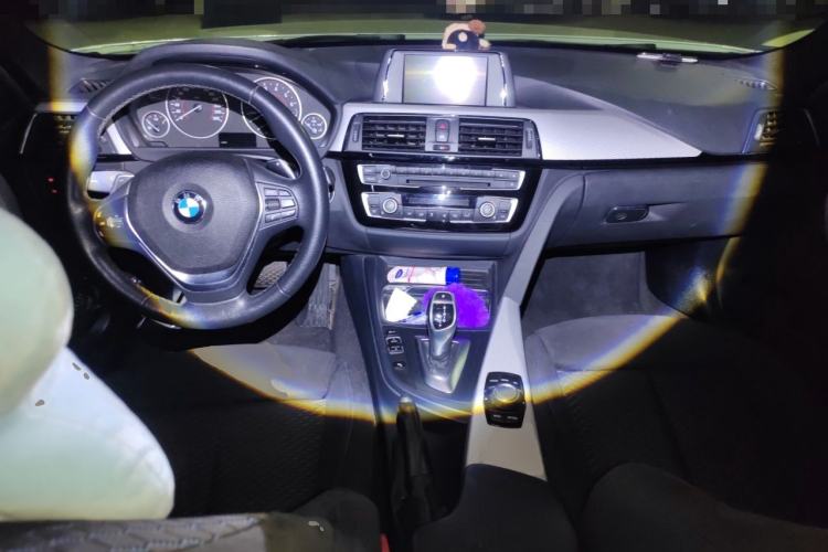 Used BMW 3 Series 2017 320i M Sport Center Console