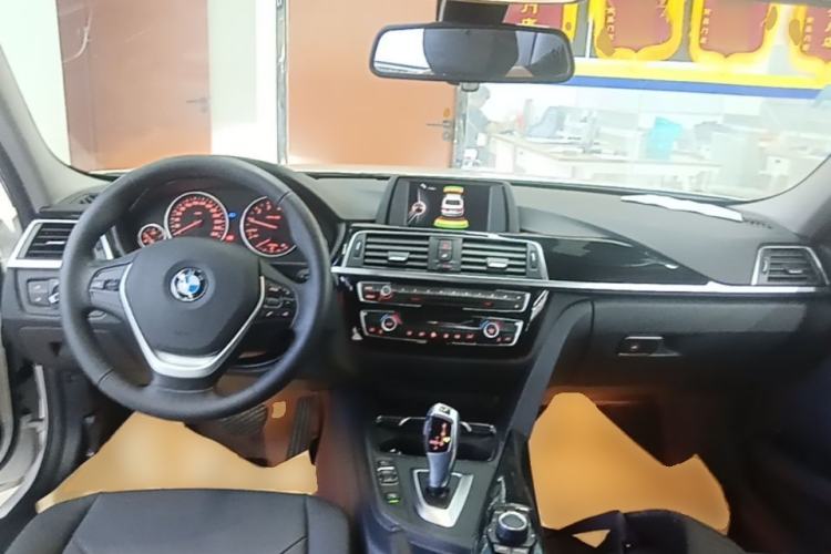Used BMW 3 Series 2017 318Li Fashion Model Center Console