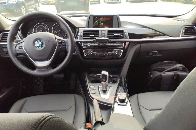 Used BMW 3 Series 2017 320Li Fashion Model Center Console
