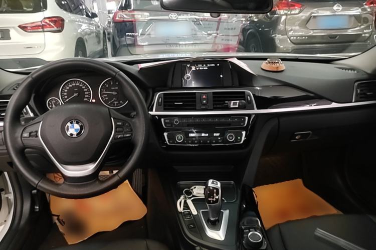 Used BMW 3 Series 2017 320Li Fashion Model Center Console