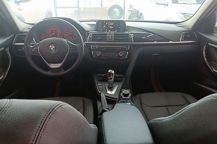 Used BMW 3 Series 2017 318i Fashion Model Center Console