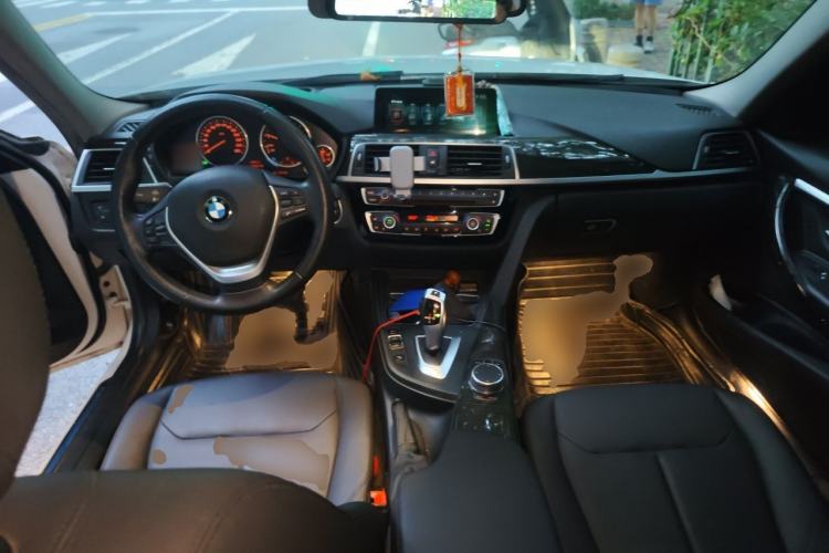 Used BMW 3 Series 2017 320Li Luxury Design Package Center Console