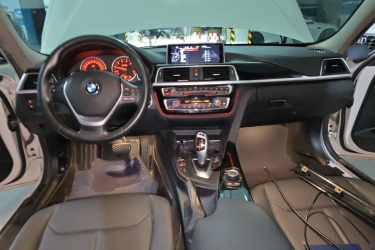 Used BMW 3 Series 2017 318Li Fashion Model Center Console