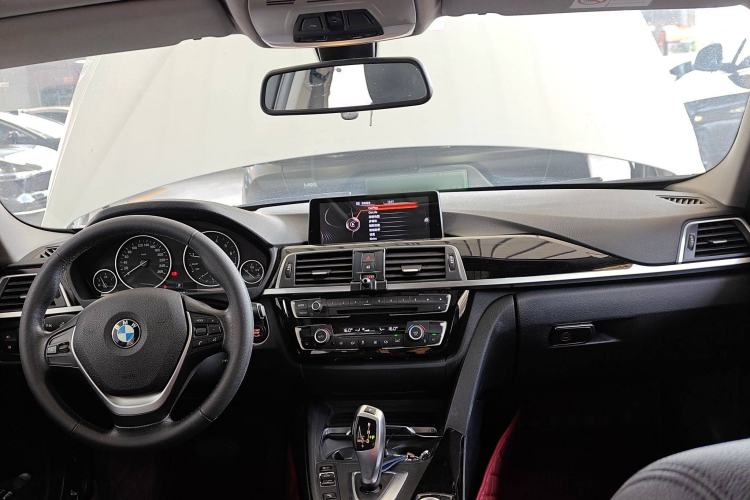 Used BMW 3 Series 2017 320Li Fashion Model Center Console