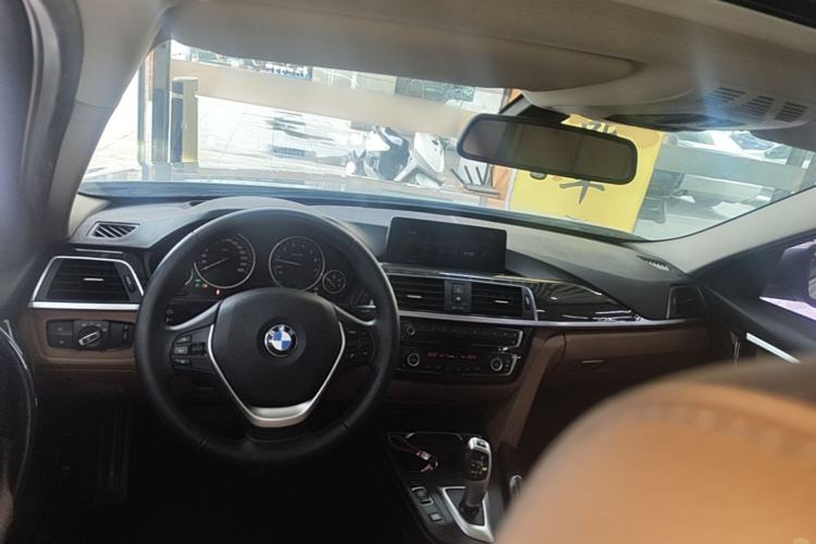Used BMW 3 Series 2017 320Li Luxury Design Package Center Console