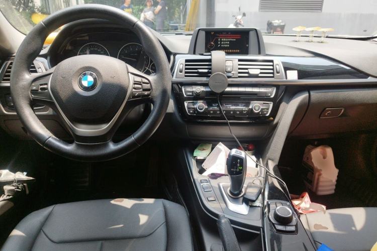 Used BMW 3 Series 2017 320Li Fashion Model Center Console