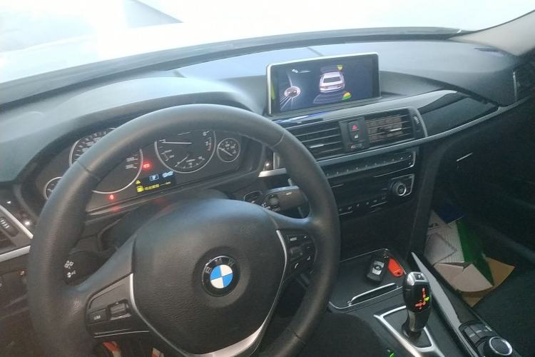 Used BMW 3 Series 2017 318Li Fashion Model Center Console