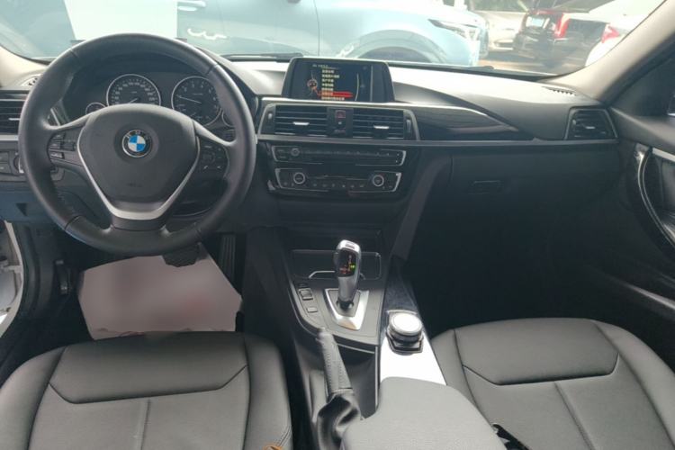 Used BMW 3 Series 2017 320Li Fashion Model Center Console