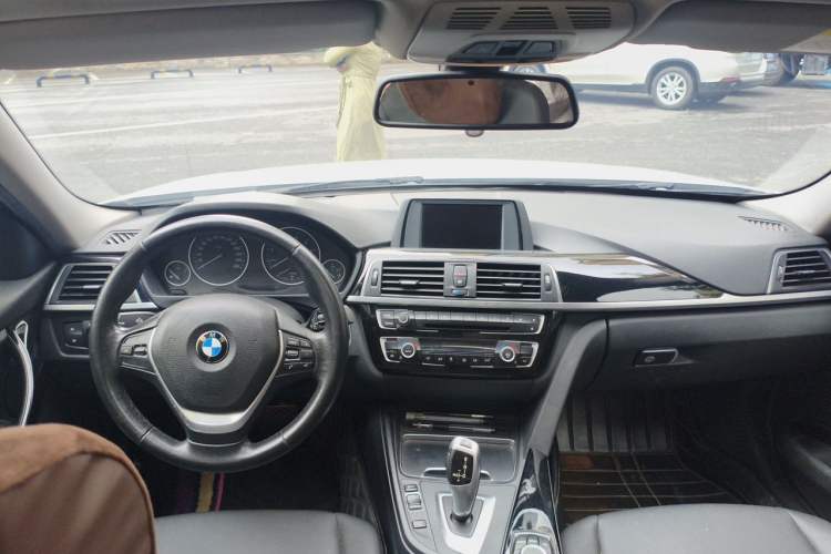 Used BMW 3 Series 2017 320Li Fashion Model Center Console