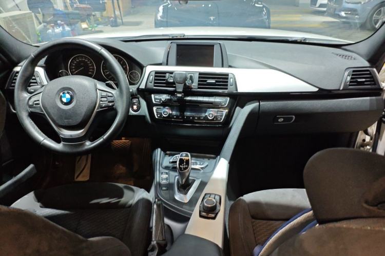 Used BMW 3 Series 2017 320i M Sport Center Console