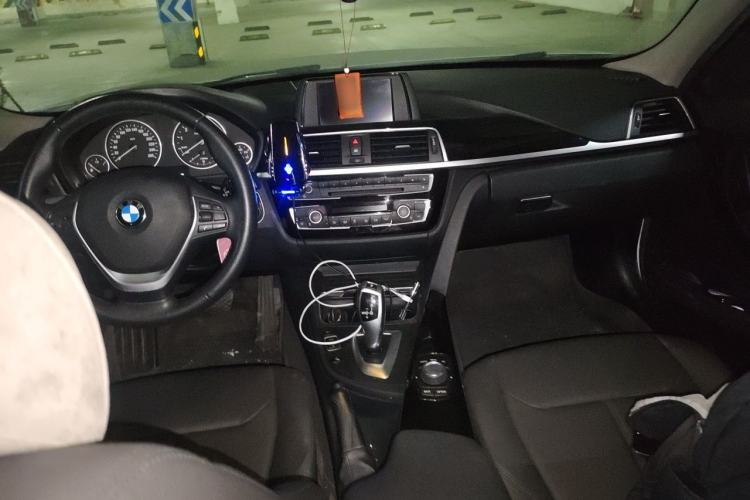 Used BMW 3 Series 2017 320Li Fashion Model Center Console