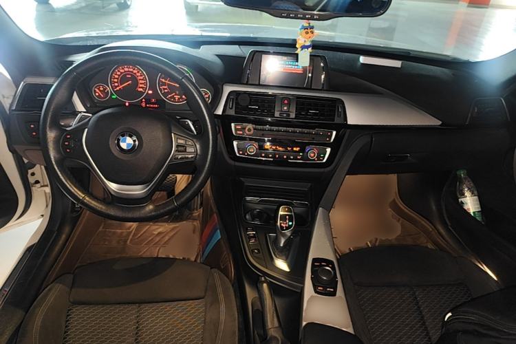 Used BMW 3 Series 2017 320i M Sport Center Console