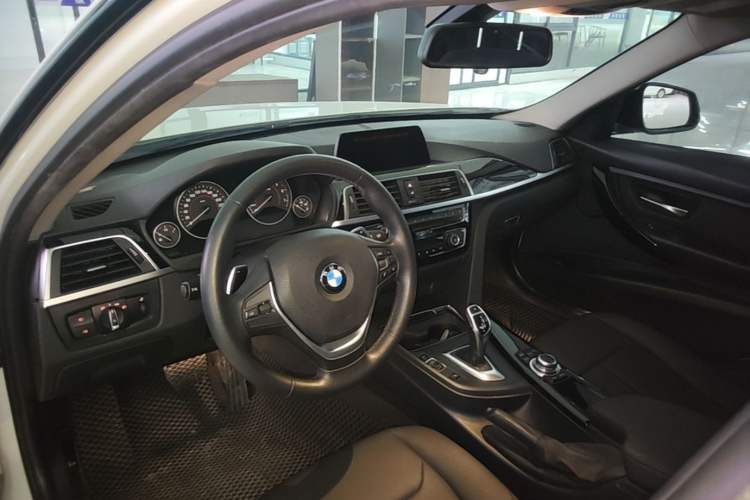 Used BMW 3 Series 2017 320Li M Sport Edition Center Console