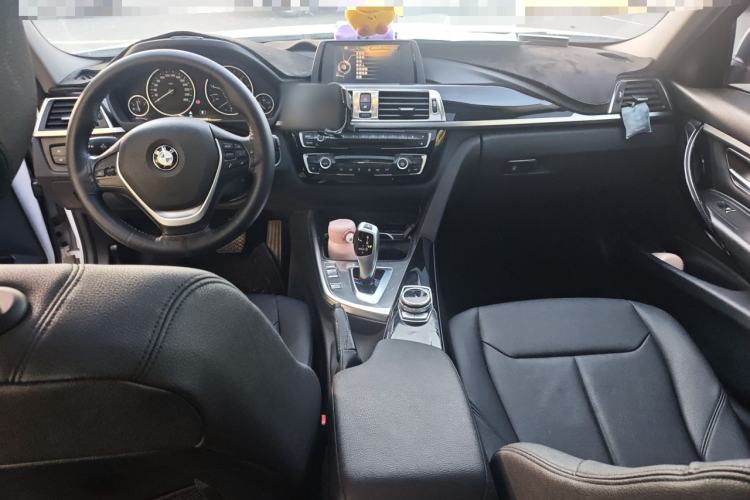 Used BMW 3 Series 2017 318Li Fashion Model Center Console