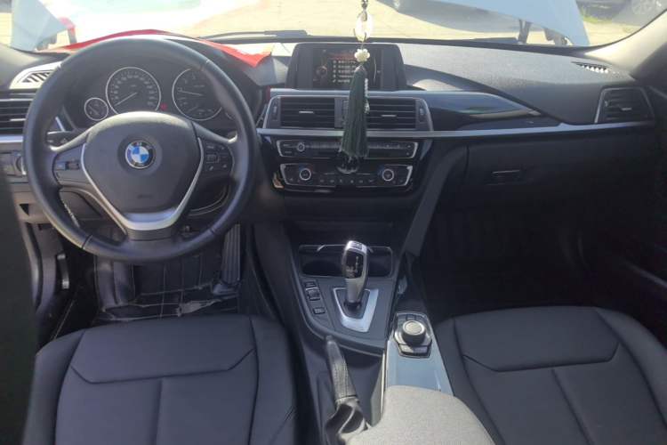 Used BMW 3 Series 2017 320Li Fashion Model Center Console