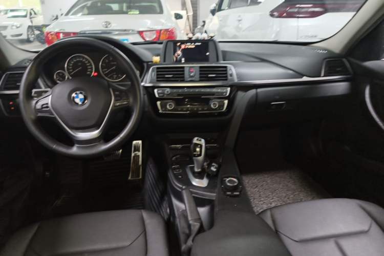 Used BMW 3 Series 2017 320Li Fashion Model Center Console