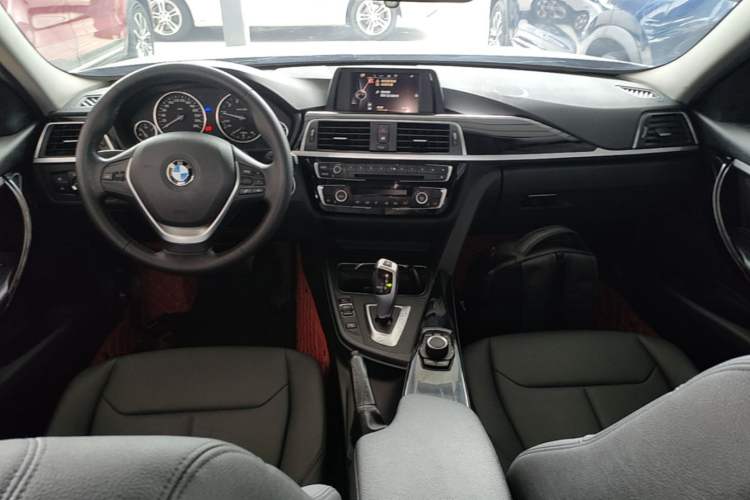 Used BMW 3 Series 2017 318Li Fashion Model Center Console